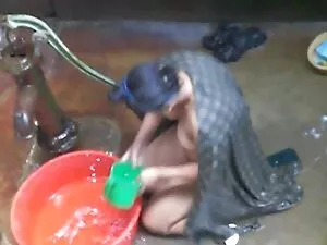 लाल बालों वाली औरत क ...