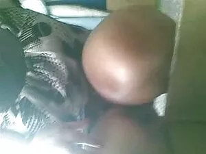 काले फिटनेस ट्रेनर ख ...