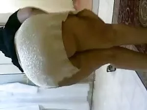 लानत है, बाथरूम में  ...